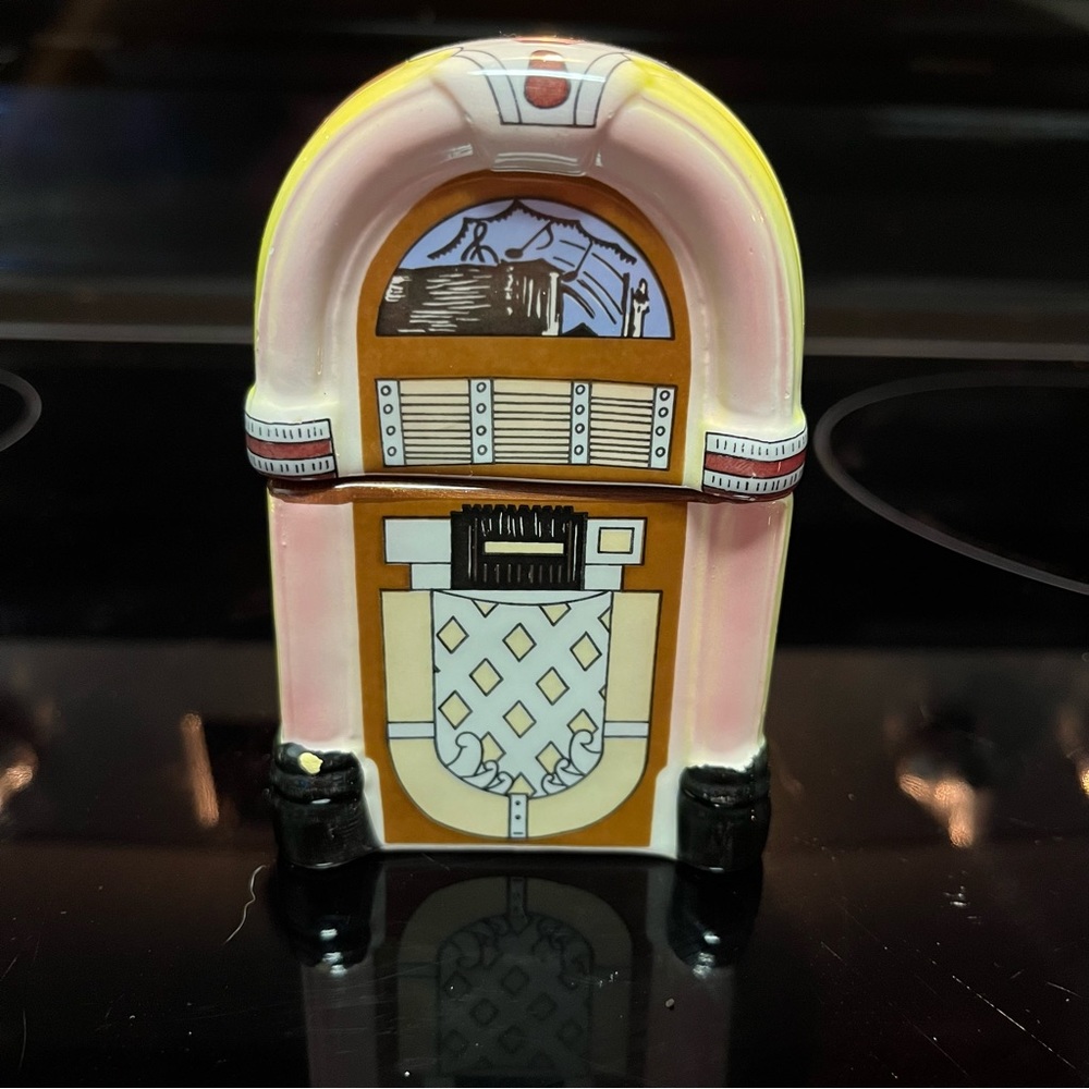 Sarsaparilla Deco‎ Designs • Juke Box S & P Shakers